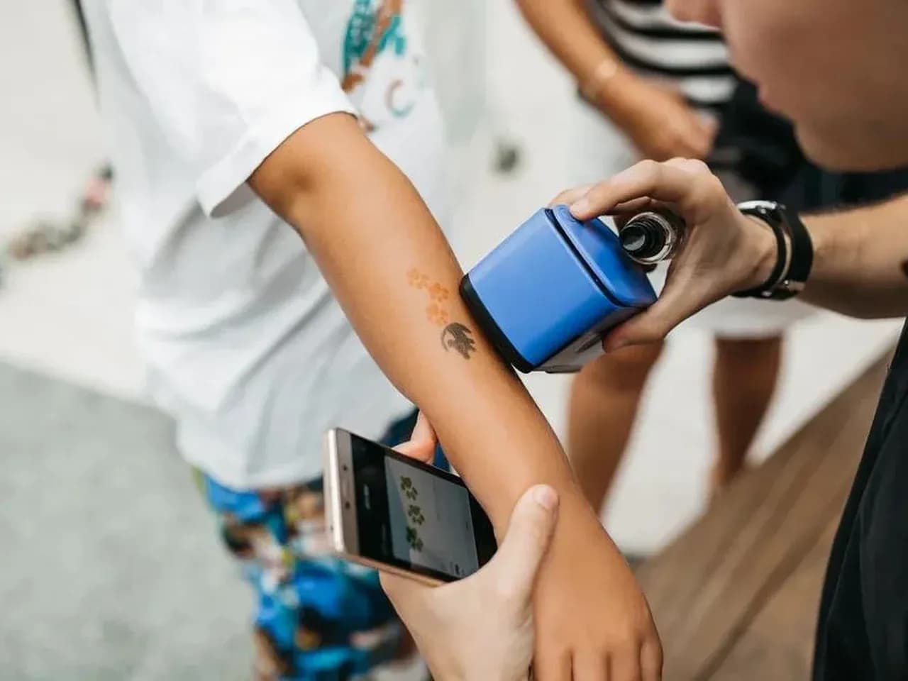 Печать временной татуировки на коже: тату принтер Prinker в работе