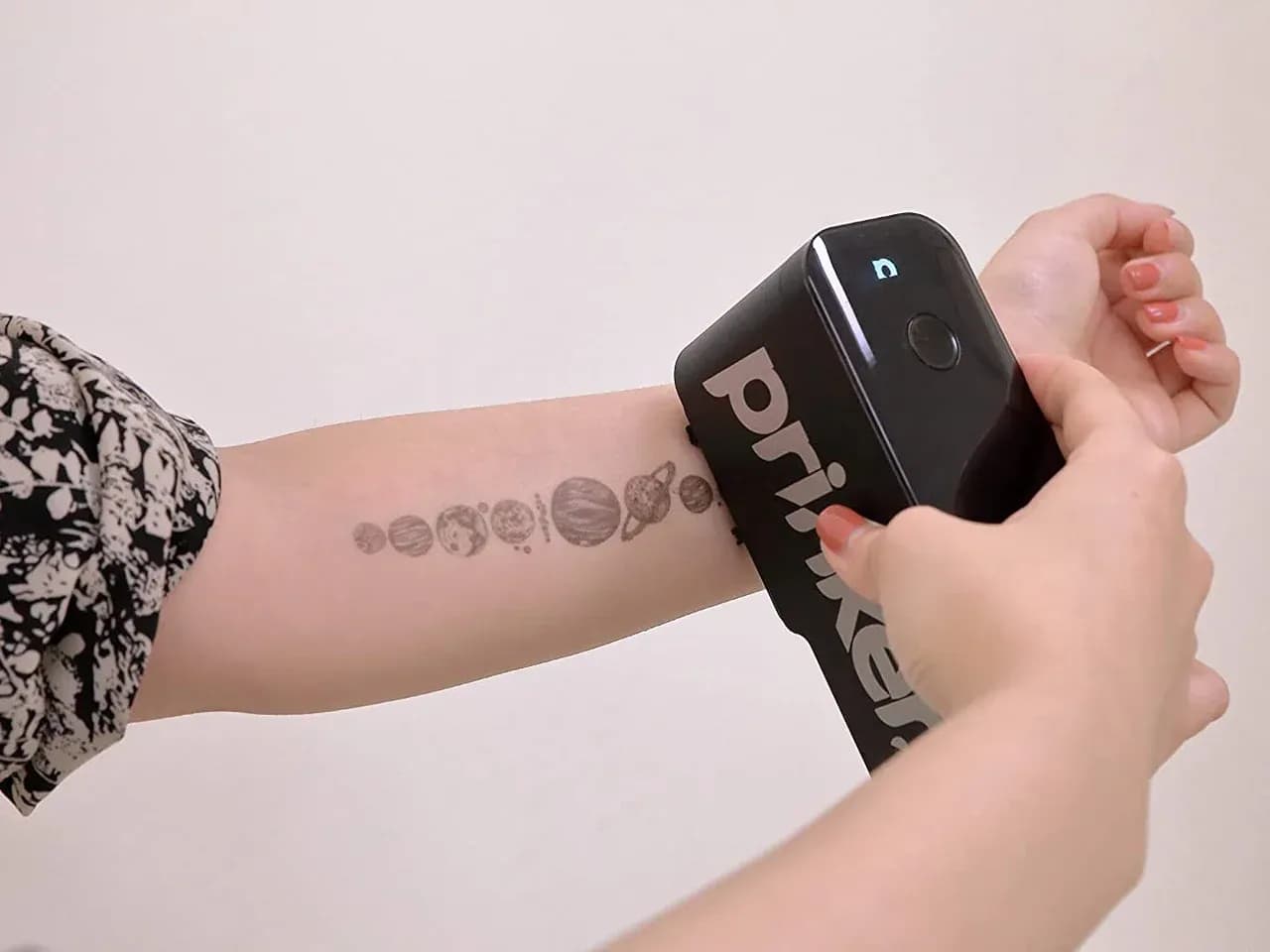 Тату принтер Prinker: нанесение временной татуировки на предплечье