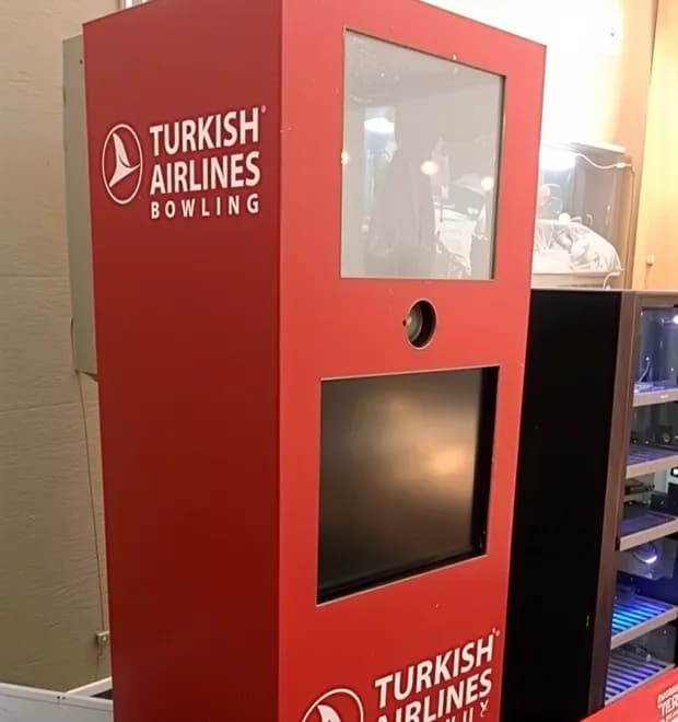 Пример брендинга корпуса интерактива