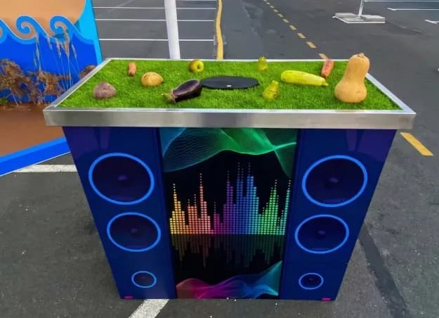 Стойка для фруктового оркестра на улице