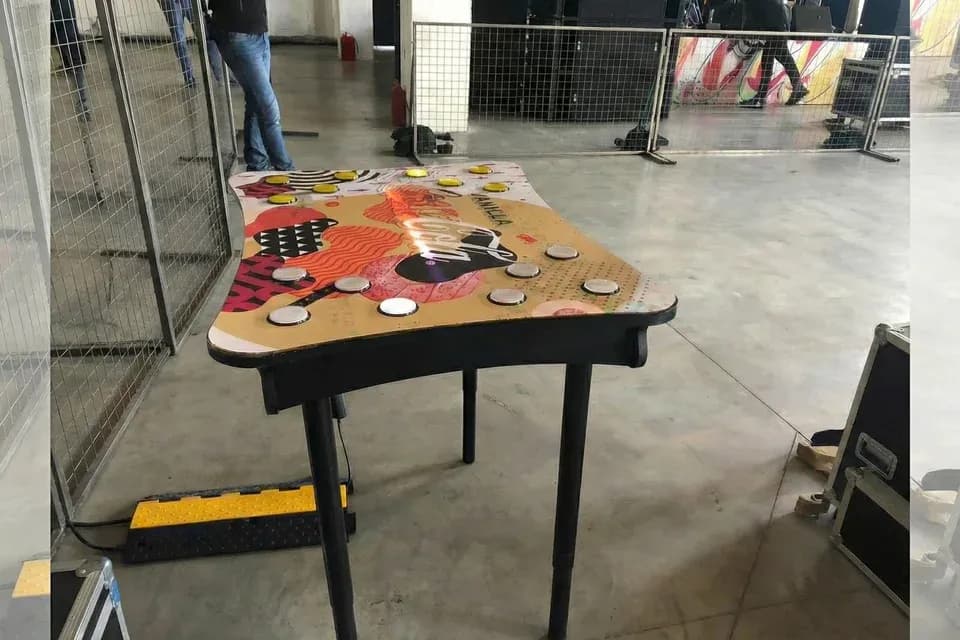 Стол для кнопочного боя