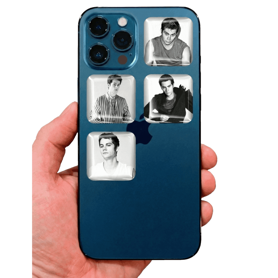 Стикеры для мессенджеров без фона: пример набора стикеров на экране смартфона