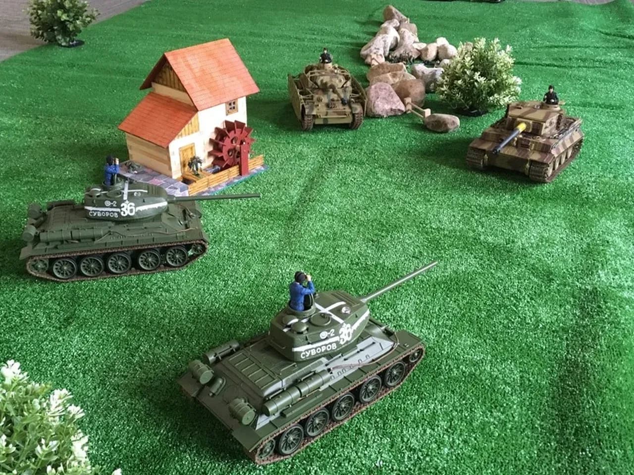 Соревнование с танками на полигоне с радиоуправлением