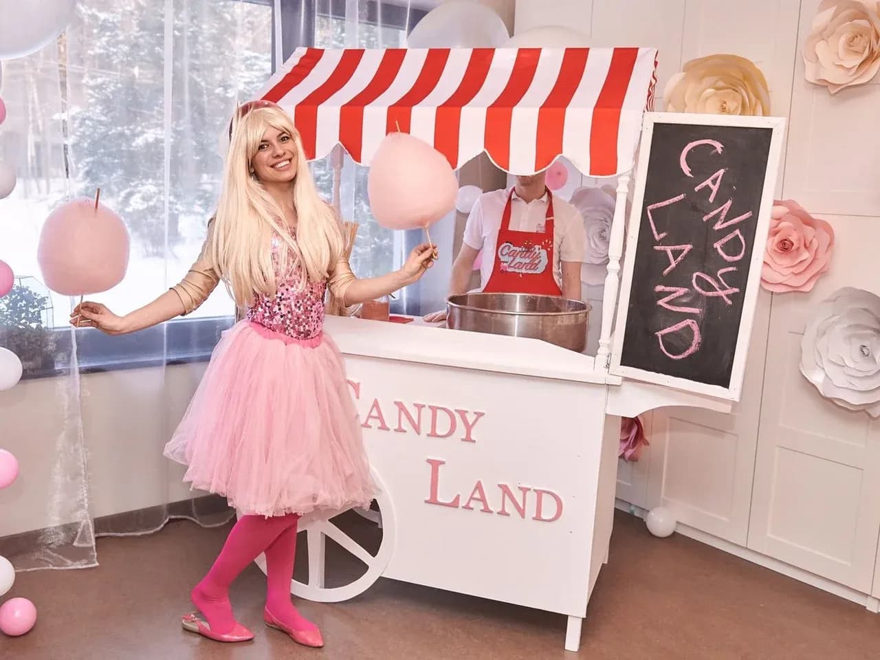 Тележка с сахарной ватой на детском празднике: сладкая вата для гостей