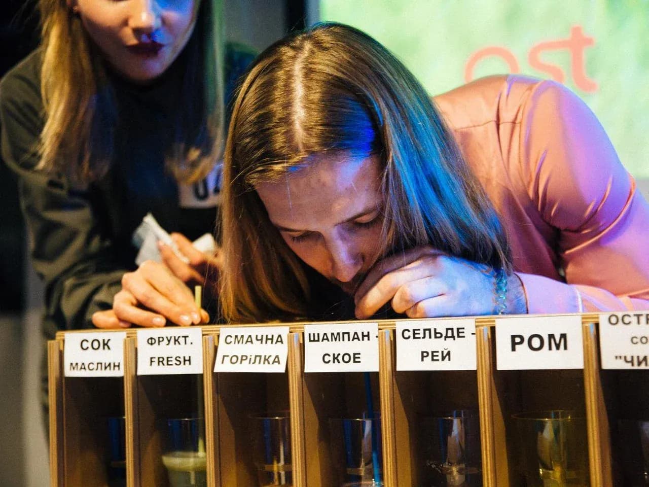 Командная игра «Угадай напиток»: участники пробуют напитки и угадывают вкусы