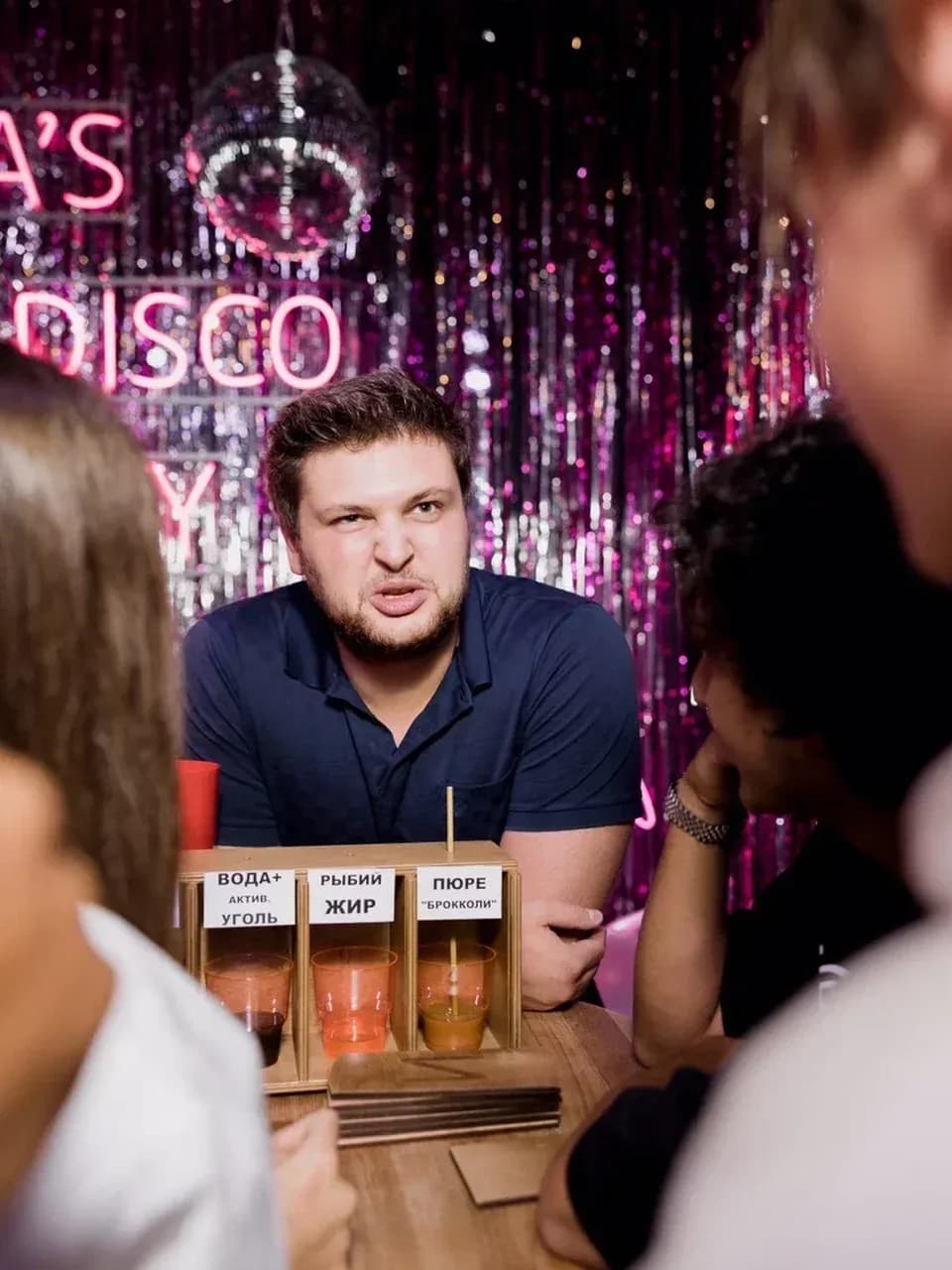 Интерактив «Угадай напиток» на вечеринке: дегустационная зона для гостей