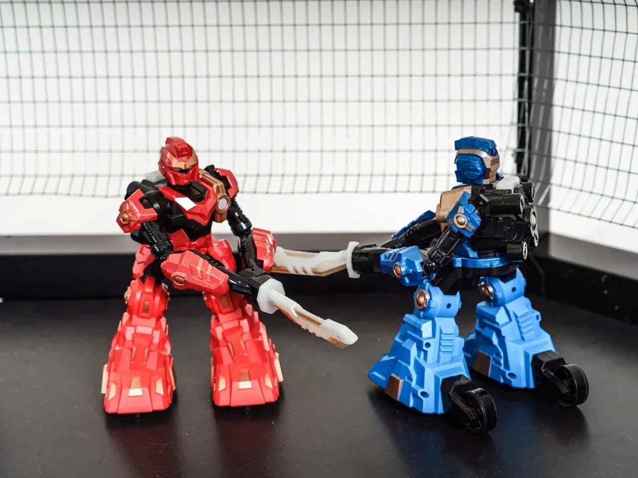 Роботы на ринге крупным планом