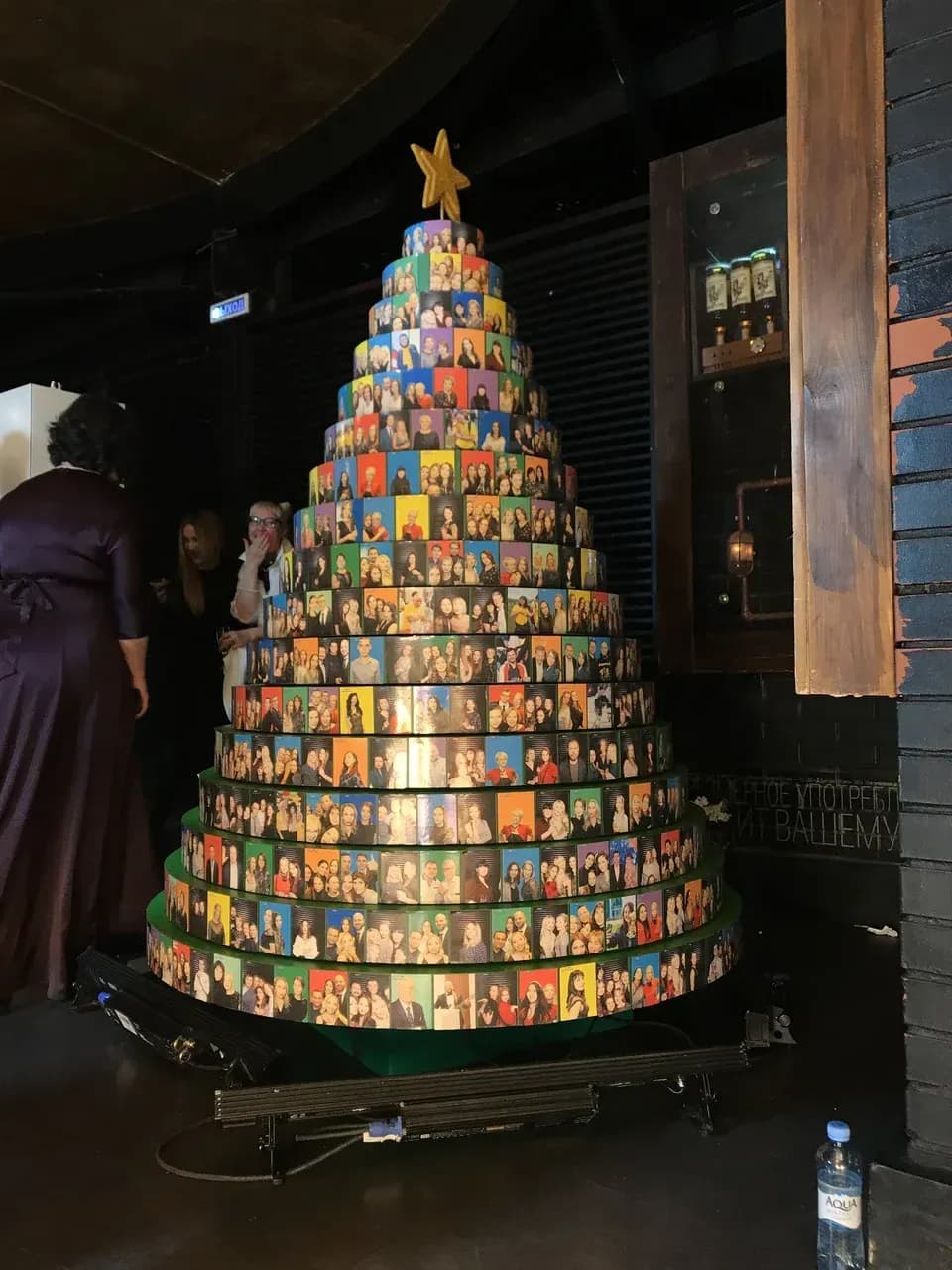 Новогодняя фотомозайка в форме елки