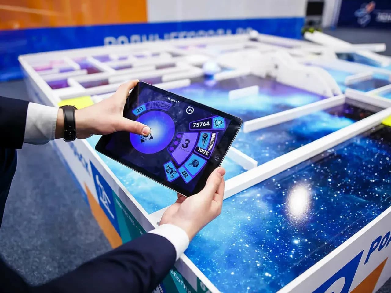 Планшет для интерактива - гонки на робошарах