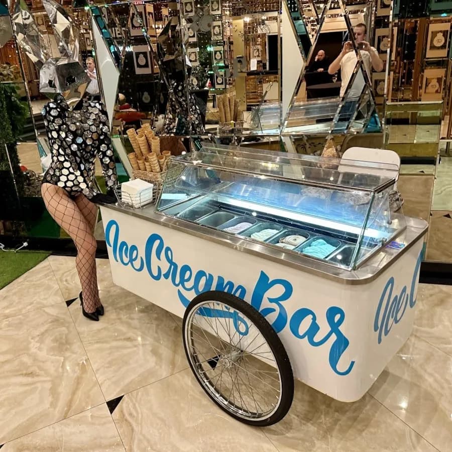 Тележка с мороженным на дне рождения