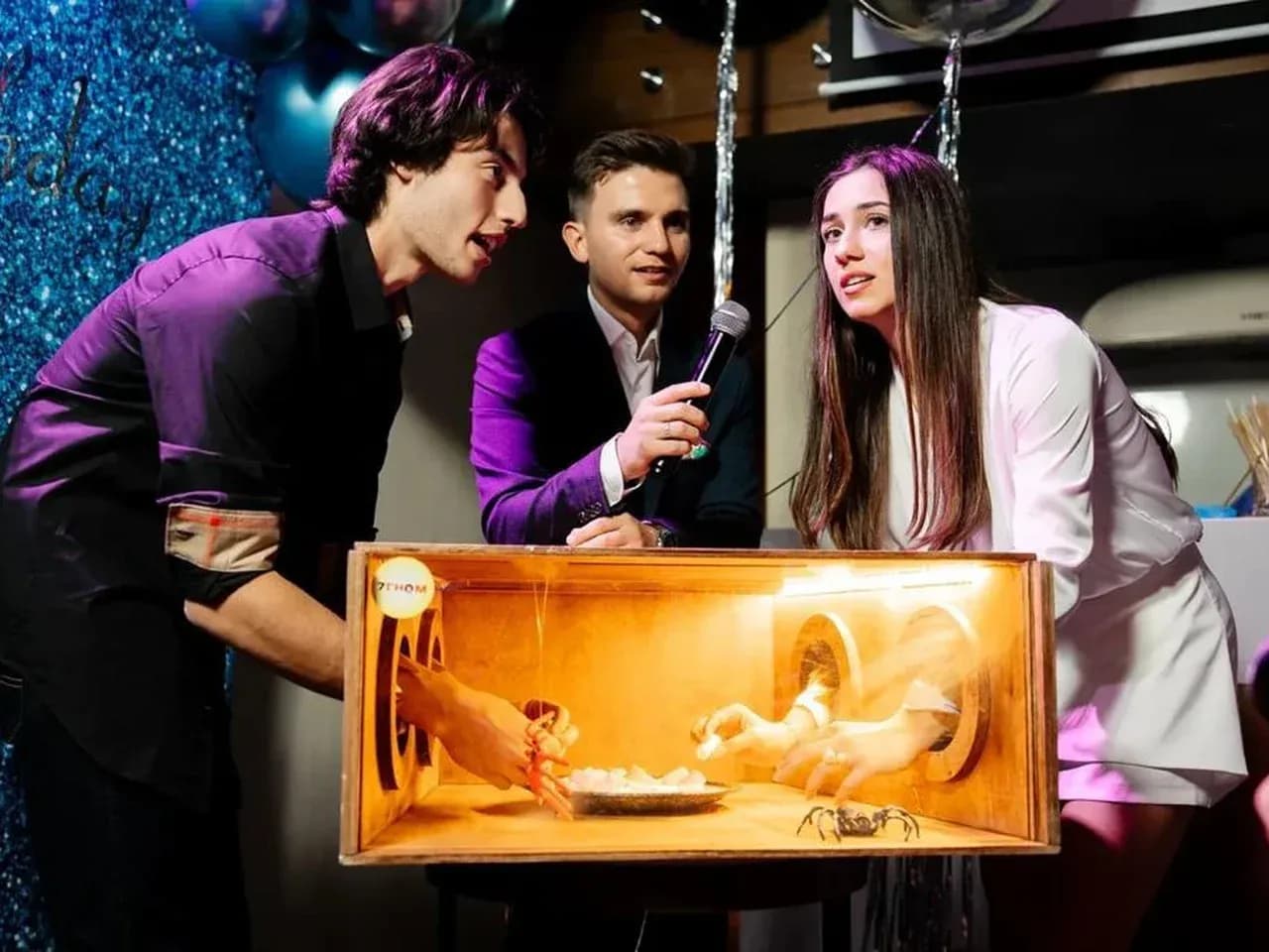 Удивление на лице игроков в трешбокс