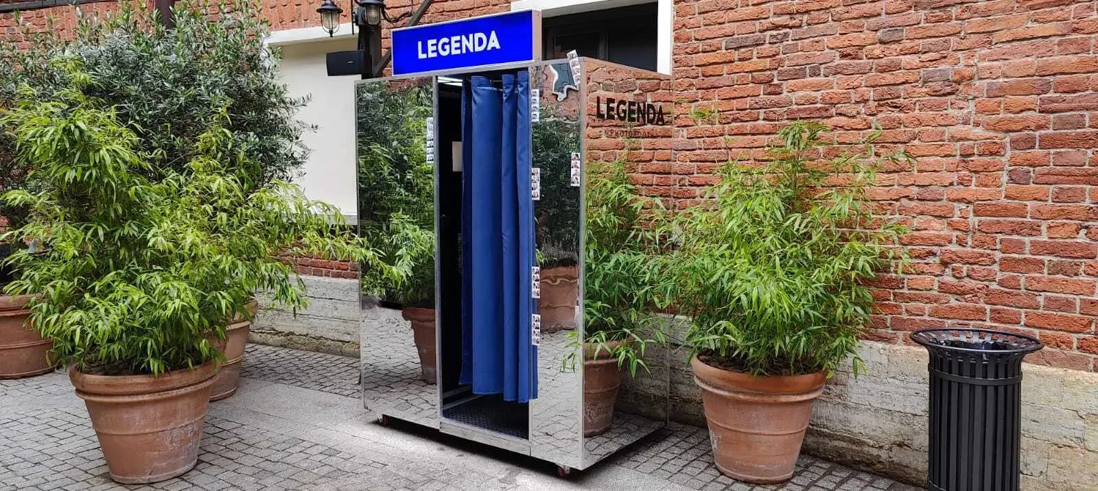 Уличная фотобудка для мгновенных фото