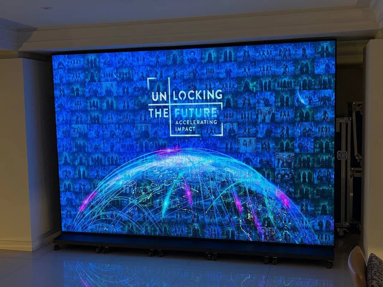 LED-экран с виртуальной фотомозаикой: финальная картинка из фотографий участников