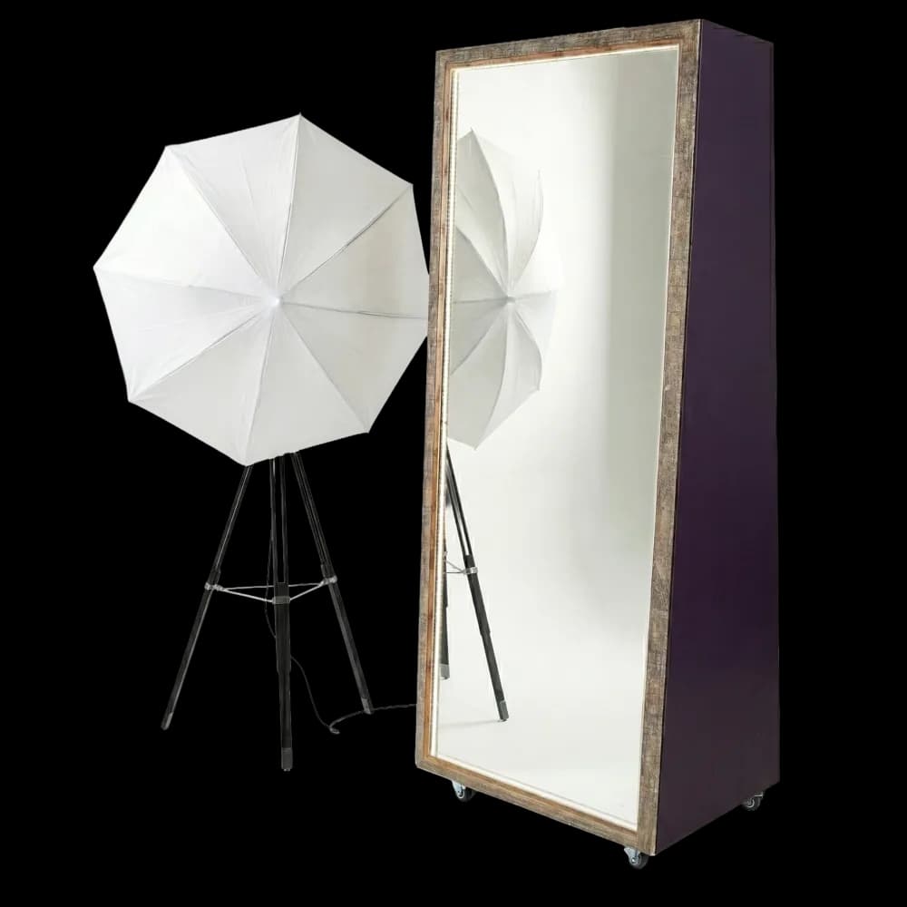Фотозеркало без брендинга: зеркальная фотостойка с принтером для аренды